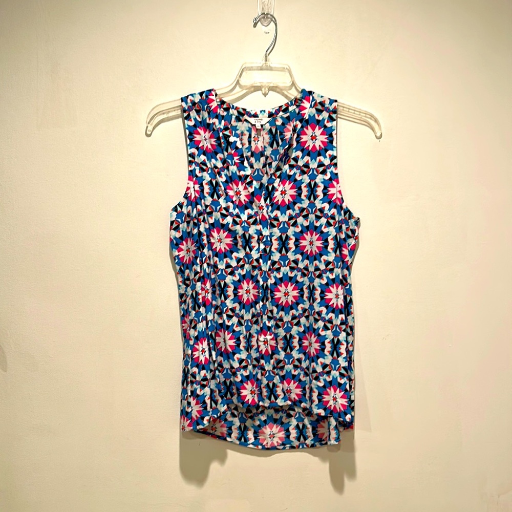 crown & ivy Starburst Print Sleeveless V-Neck Blouse